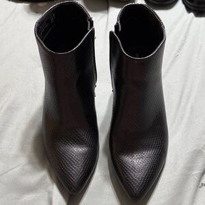 Time and Tru Textured Black Ankle Booties with kitten heel